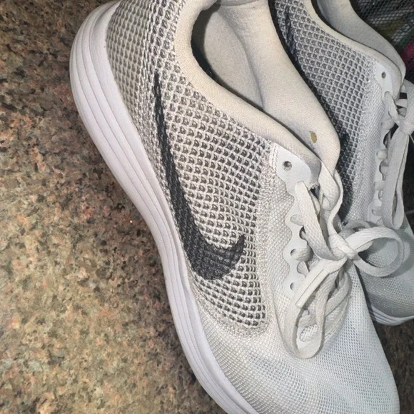 Nike sneakers - Picture 2 of 3